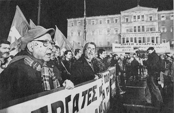 Athen im Februar 2015: Alle Generationen sind auf der Straße – die Verelendung durch das deutsche Euro-Diktat kann nicht mehr hingenommen werden!