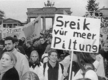 Daran mangelt es! Schülerprotest in Berlin November 98