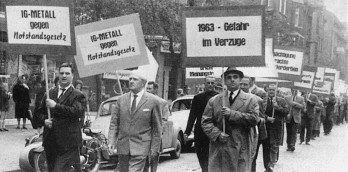 Nur wegen dem Widerstand der Gewerkschaften konnten die Notstandsgesetze erst 1968 eingeführt werden (IGM-Demo 1963 in Rheinhausen).