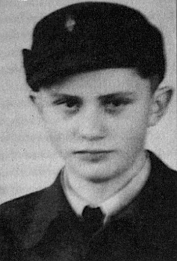 Josef Ratzinger, der 16-jährige Hitlerjunge (HJ) als Luftwaffenhelfer im Kriegsjahr 1943
