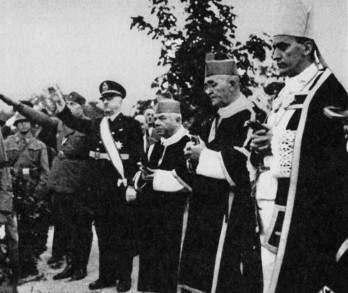 Alojs Stepinac, der Erzbischof von Zagreb (ganz rechts) bei einer offiziellen Feier im Jahr 1941