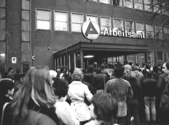 Vom Lohn zum Mindestlohn, vom Mindestlohn zu Hartz IV? Oder: – das sind die Brösel, wir wollen das ganze Brot – und die Brotfabriken und die Äcker mit dem Korn.