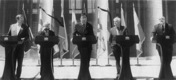 Am 12.8.2008 reisten die Regierungschefs Polens, Estlands, Lettlands, Litauens und der Ukraine nach Tiflis, um ihre Solidarität mit Georgien zu demonstrieren.