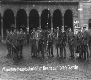 ... dazu braucht es die bewaffnete Macht der Arbeiterklasse und um zu siegen die kommunistische Partei.