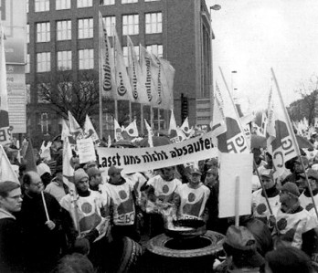 Continentalarbeiter demonstrieren in Hannover gegen Arbeitsplatzvernichtung, März 2009.