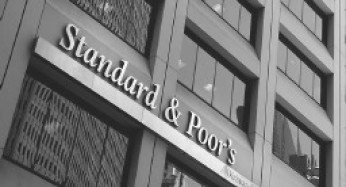 Die bedeutendste internationale Rating-Agentur Standard & Poor’s. „Nachdem schon in der Krise 2000/2001 ganz nebenbei solche Heiligtümer wie die Wirtschaftsprüfungsgesellschaften als Teile des Betrugskartells entlarvt wurden. fielen in der jetzigen Krise die letzten privaten Garanten für den schönen Schein: die Ratingagenturen.“