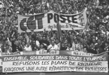 Aus dem derzeit in Frankreich geführten Kampf um die Renten: „Gemeinsam, solidarisch in ganz Europa! Weisen wir die Sparpläne zurück! Lasst uns eine andere Verteilung der Reichtümer fordern!“
