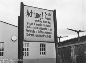 Aus dem Hetzer-Repertoire der deutschen Imperialisten: Warnung für S-Bahn-Reisende vor der „Ostzone“ (1953)