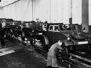 Räder rollen für den Krieg bei „Volkswagen“ in den Jahren 1940-45.
