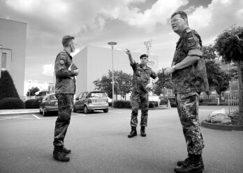 Neuer „Verteidigungsauftrag“ der Bundeswehr: Unter dem Deckmantel der Corona-Pandemie Blut lecken beim Milliardär und seinen Schlachthäusern. Hier beim Tönnieswerk in Rheda-Wiedenbrück.