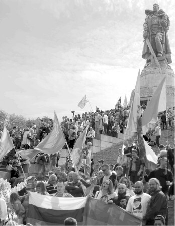 8. Mai 2015 Berlin Treptow: 70. Jahrestag der Befreiung vom Hitlerfaschismus und Ende der Zerstörung der Zivilisation in Europa.
