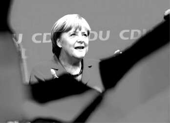 ... Kanzlerin Merkel, die Mutter aller Deutschen, marschierte durch die offene Tür …