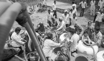Komplexe Ursachen, konkrete Probleme: Hitzewelle im Frühjahr (hier Masurdi) zwang Indiens Behörden zur Trinkwasser-Notversorgung